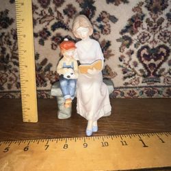 Paul Sebastian 1991 Fine Porcelain Collectable Figurine MOTHER READING TO SON