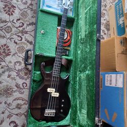 VJNTAGE ..SOLID. GUITAR.....KRAMER...!!1980...