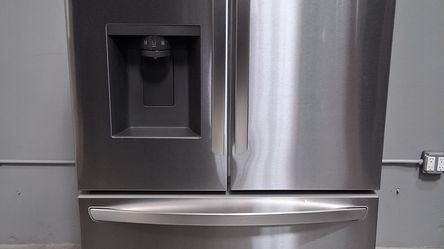 LG 26 cu. ft. Smart Counter-Depth MAX French Door Refrigerator with Dual Ice Makers (LRFXC2606S-D-U944)