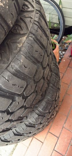 35x12.5/r20lt…..Rolling big power set of 4