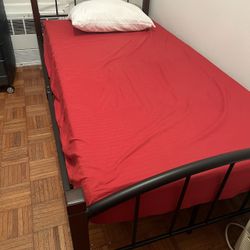 Twin Bed With Mattress I