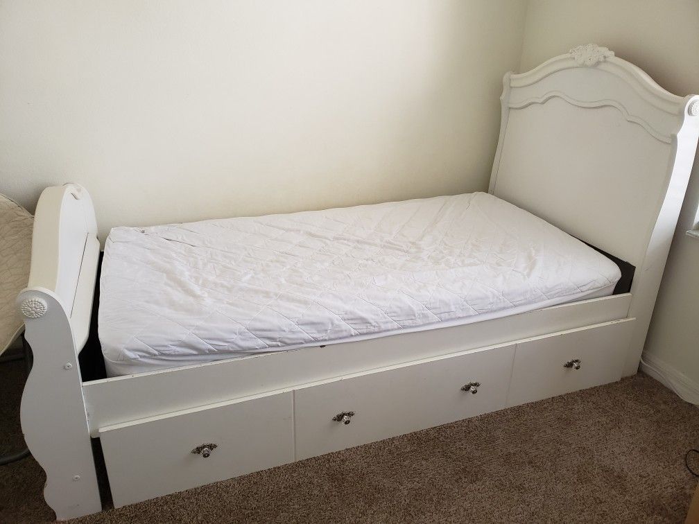 White Twin Trundle Bed Set- Pending