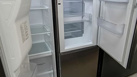 Grey LG side/side refrigerator with warranty delivery available fee depends on address 🏠🚛🛣️