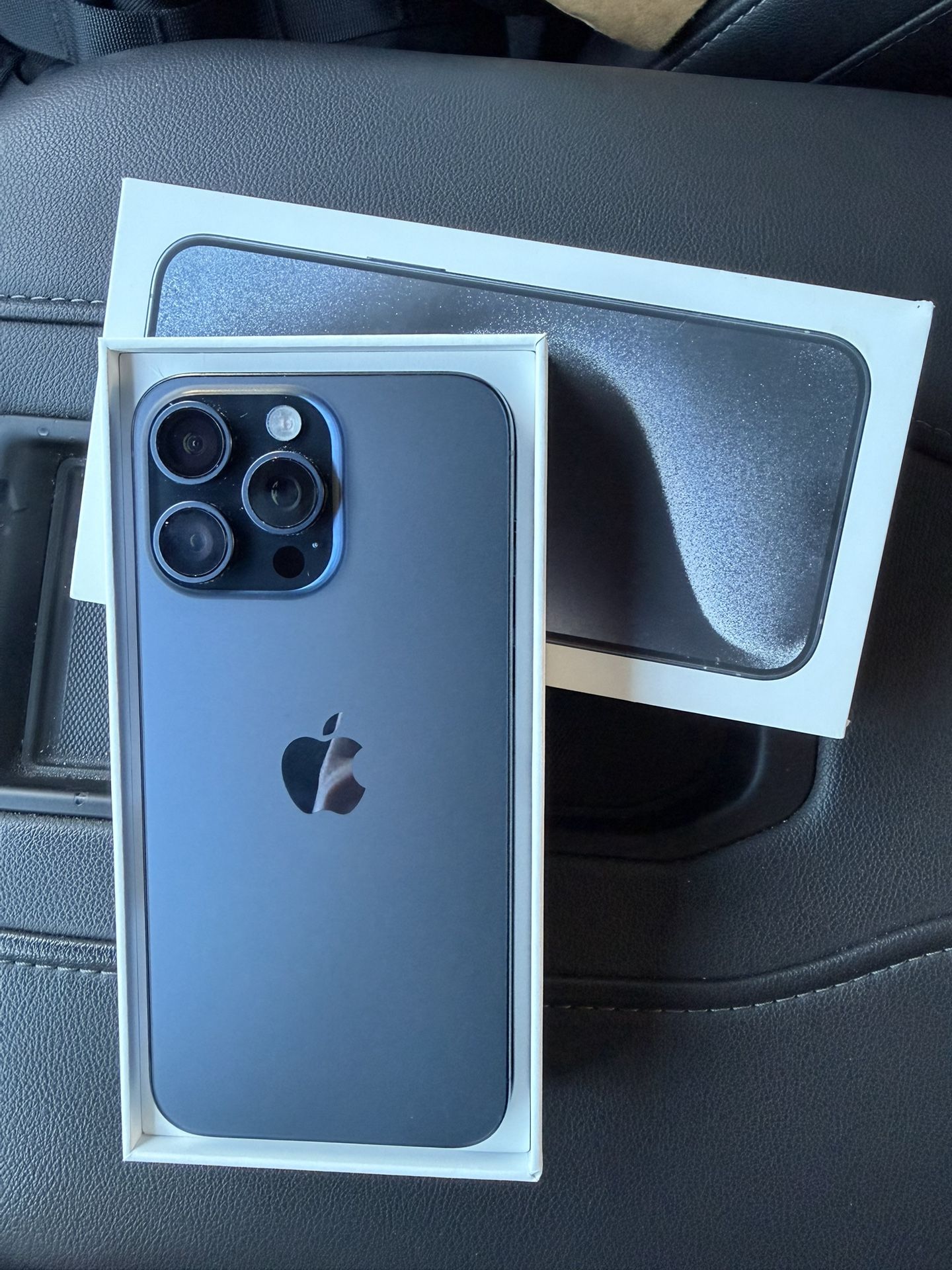 *MINT* iPhone 15 Pro Max 512GB Factory UNLOCKED- Blue Titanium