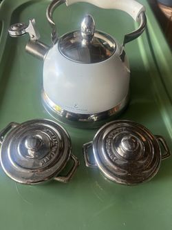 Tea pot plus 2 Martha Stewart Silver Mini Ceramic Cocottes Pot w/Lid 12 Oz