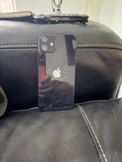 Apple iPhone 12 (64GB)
