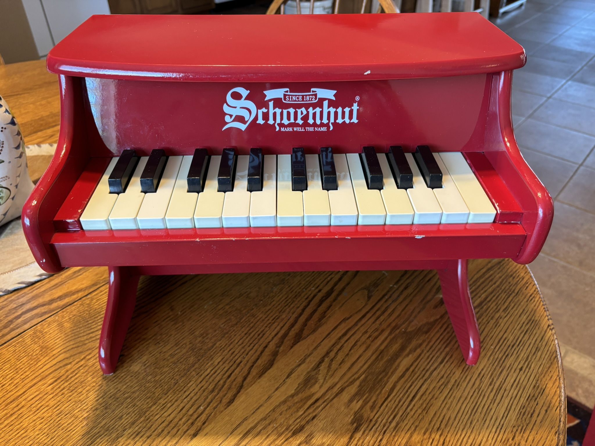 SCHOENHUT PIANO CO. child’s Size Red 25 Keys EUC
