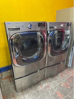 Set LG jumbo Washer and Dryer gas