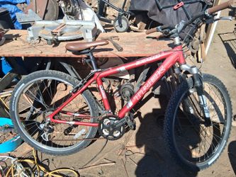 TREK 3700 MOUNTAIN BIKE (M)