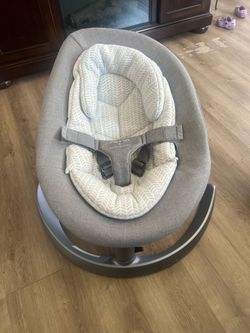 Nuna Leaf Rocking chair