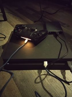 PS4 w controller + Games