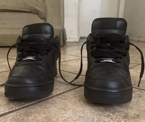 Nike Air Force One black size 8