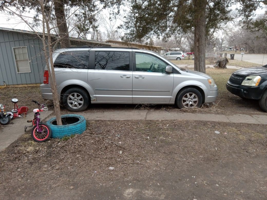 2010 Town country Van