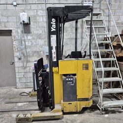 Standard Up Fork Lift