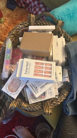Press on nails