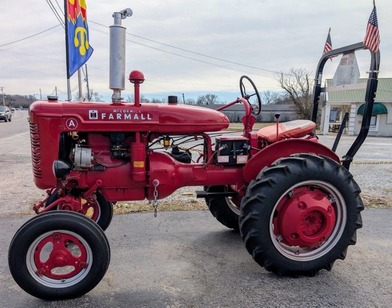 Early 1940s FarMall Tractor W/ Waggon