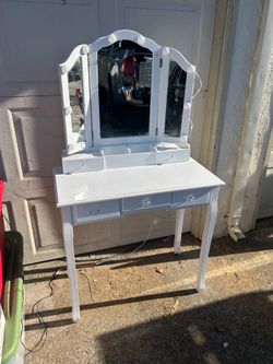 Children’s Vanity Table