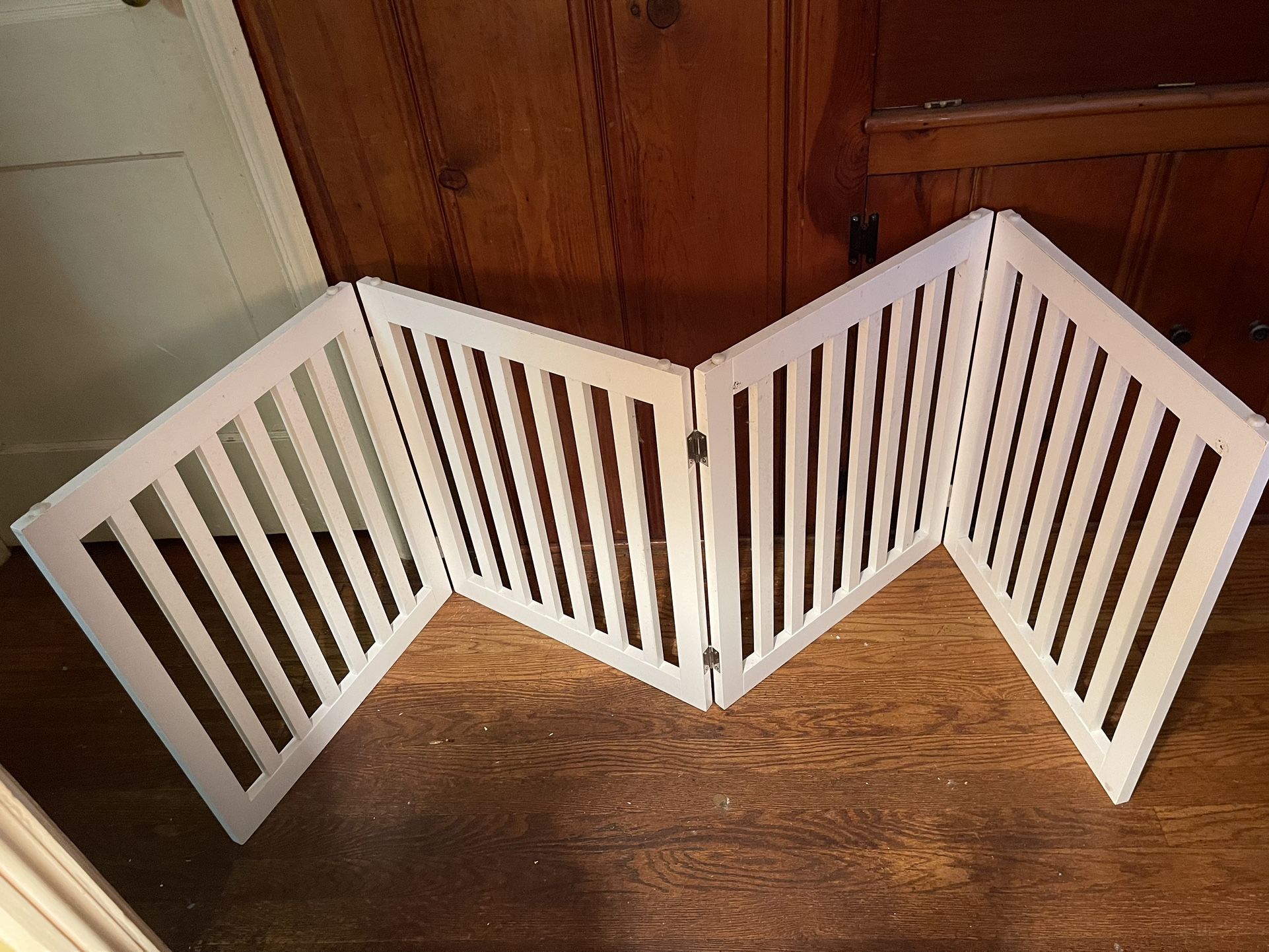 White Wooden Foldable Gate
