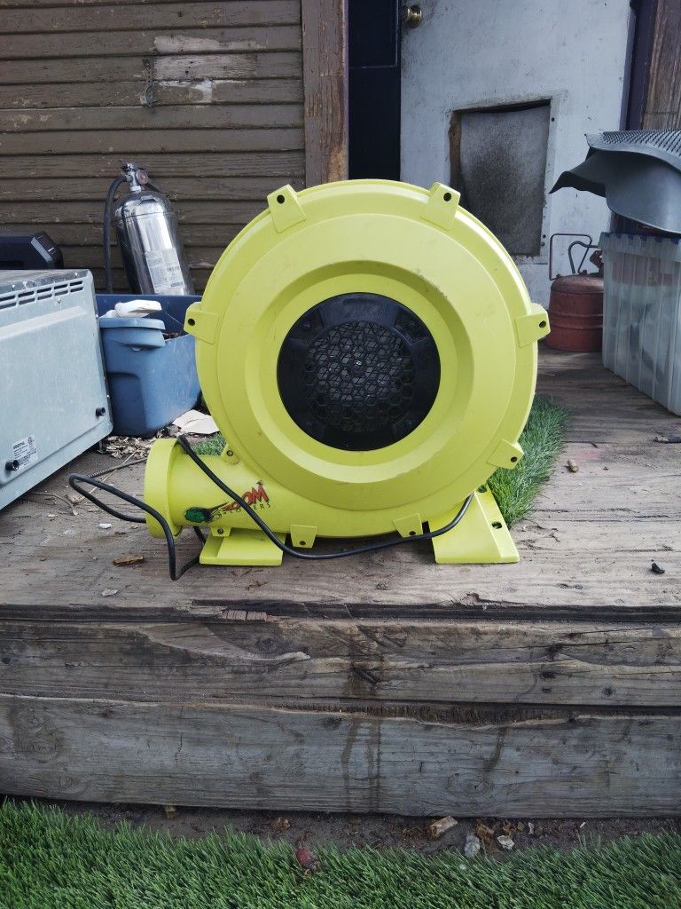 Zoom Blower 750 Watt. $50 DEAL!!!