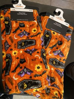 2 X $10 Mantas De Halloween 🎃