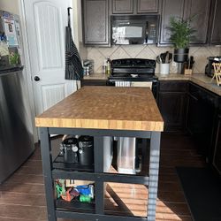 Kitchen Island (IKEA - VADHOLMA)