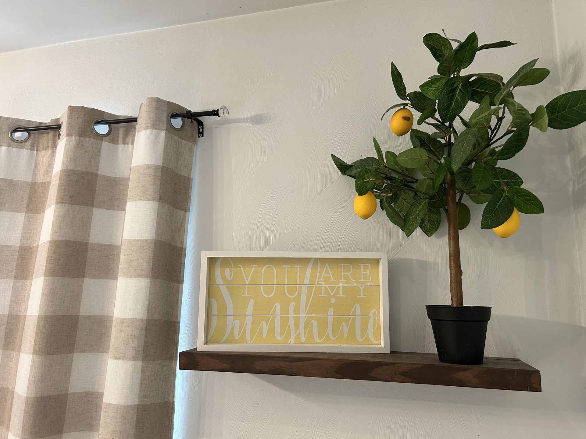 Yellow Decor 🍋 Sign & Plant $15
