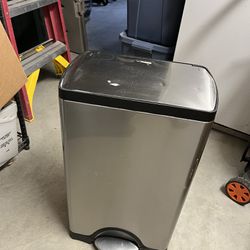 ** STAINLESS STEEL KITCHEN GARBAGE CAN **