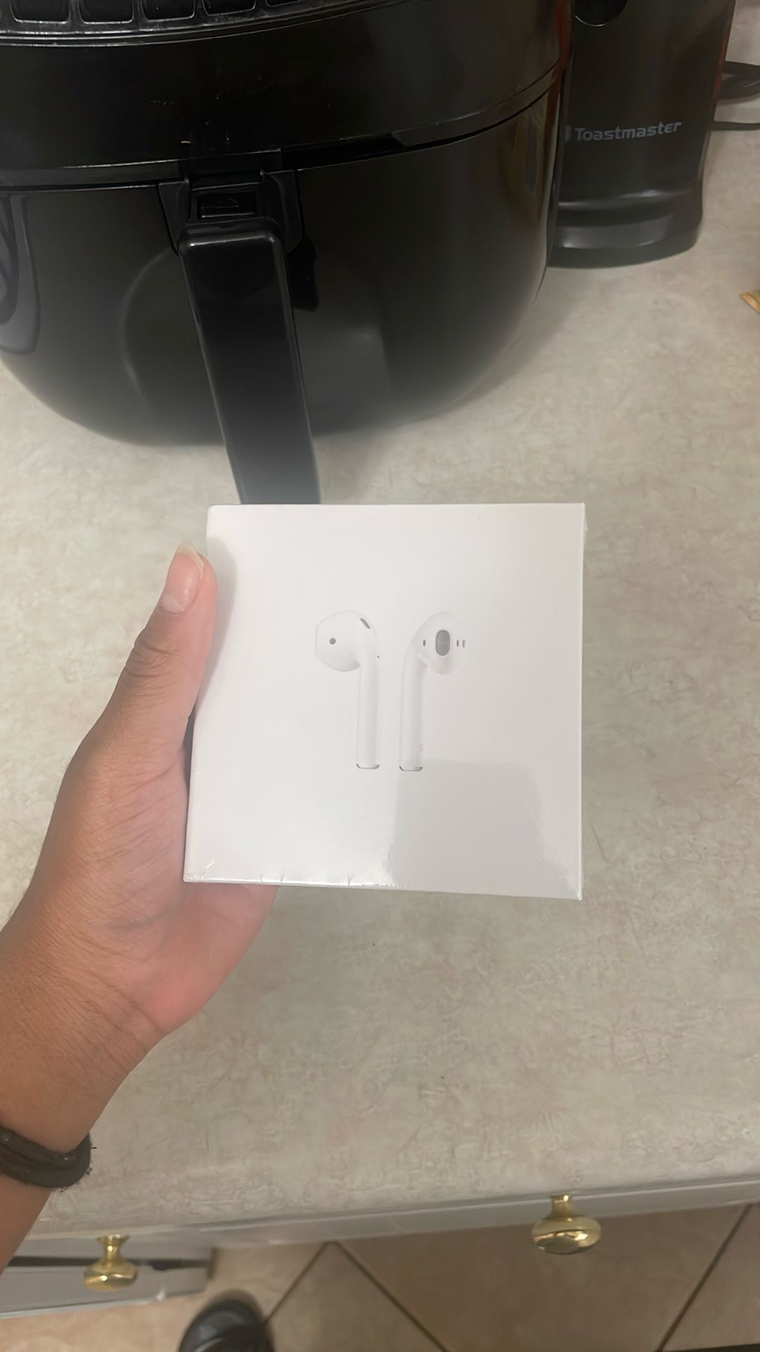 2nd generation airpods Never been open