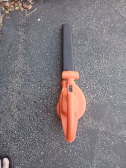 Black and Decker leaf blower. Works great 7Amp
