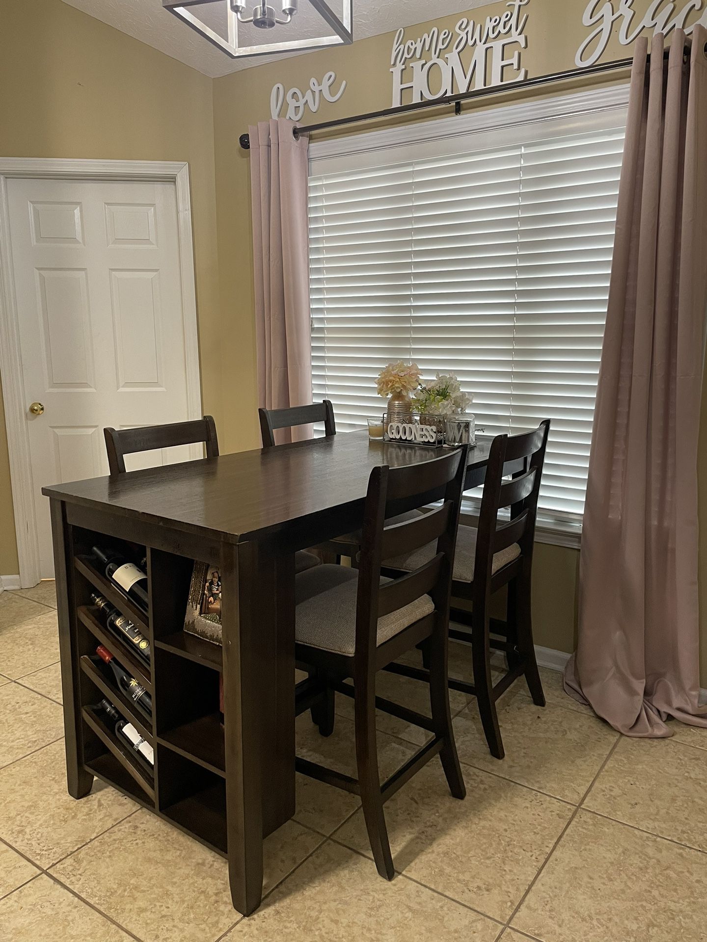 Kitchen Table & Chairs With Built-in Wine Rack & Shelves