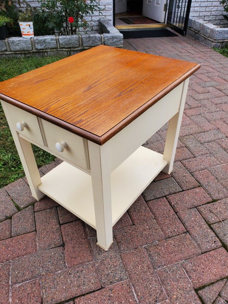 Great Solid Thomasville Nightstand,Side table