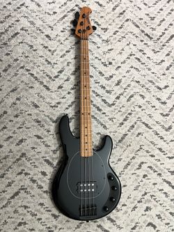 Ernie Ball Music  Man Stingray Special Bass Black with Case