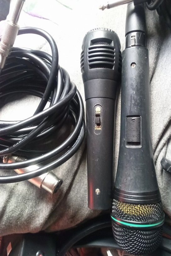 Microphone With All Cords