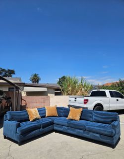 Beautiful Sectional Sofa 💥 Free Delivery 💥