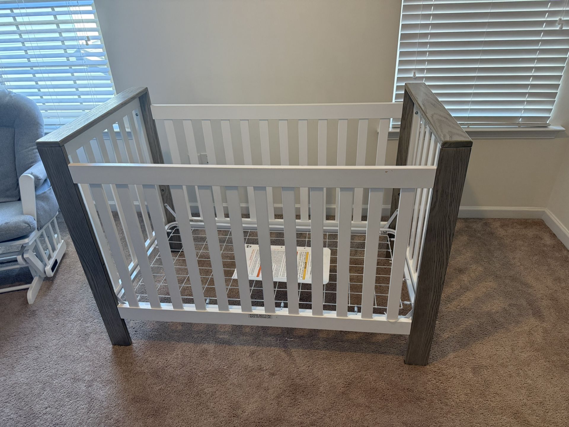 Baby Toddler crib (White and Gray)