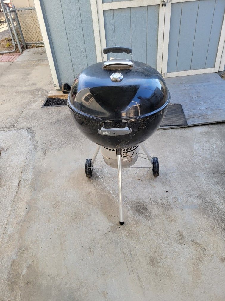 Weber 22" BBQ Grill & Accessories $135