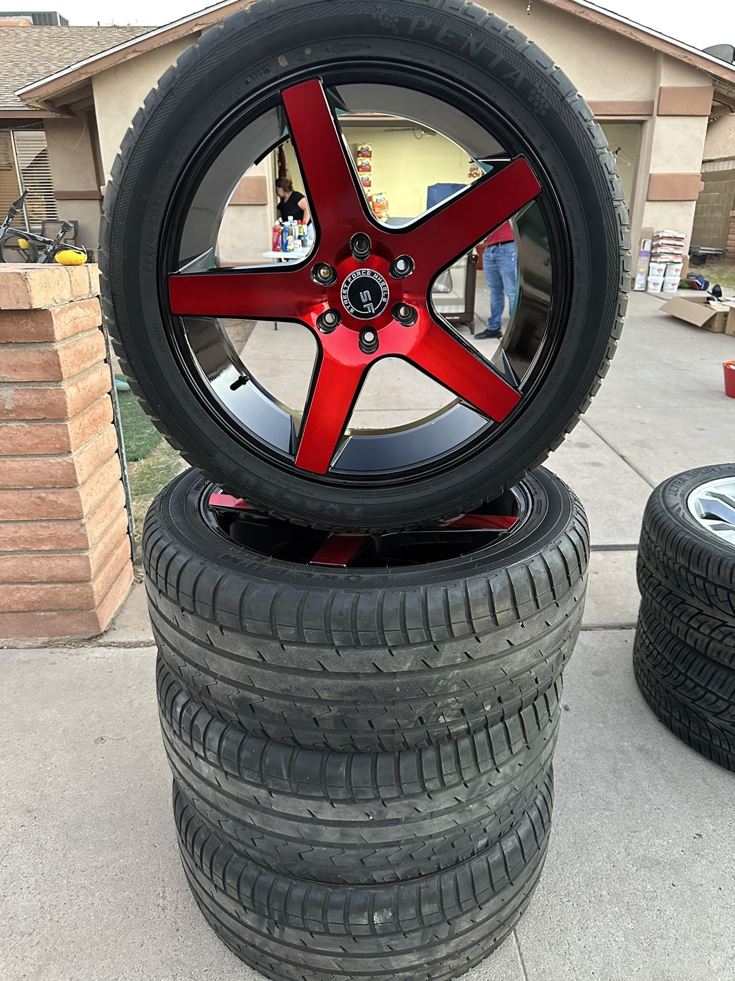 Rines 305/40 R22