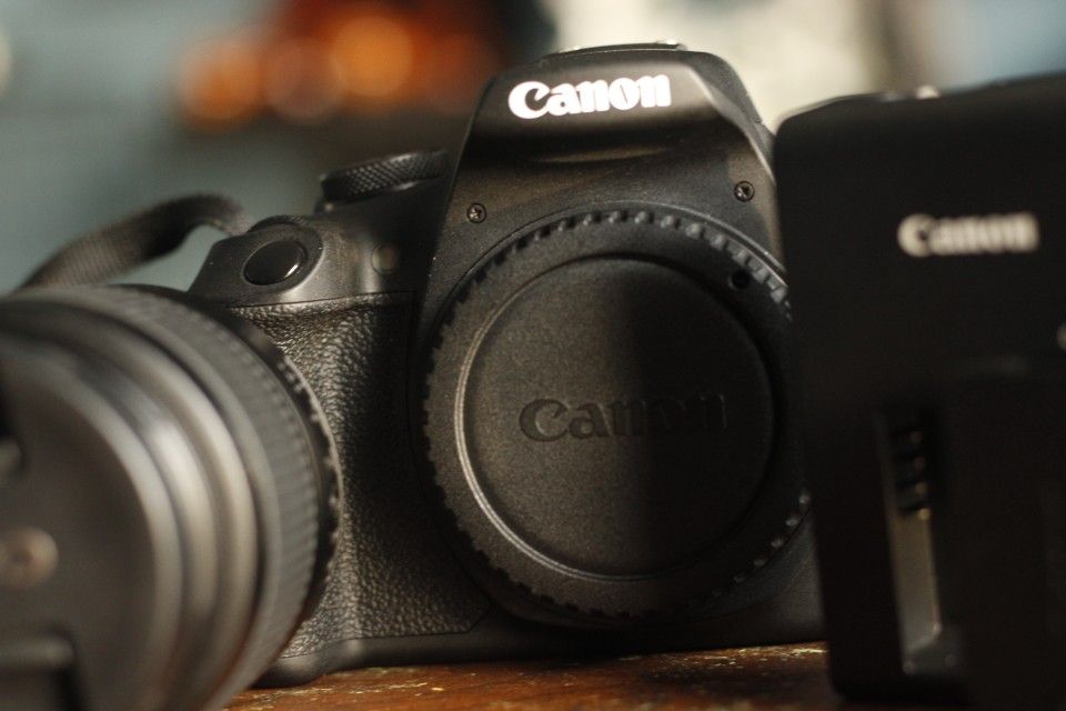 Canon T7