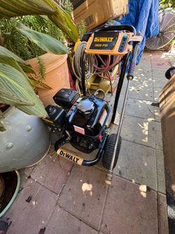 Dewalt pressure washer. 3600 psi. Honda. GX 200
