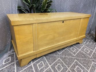 LANE Vintage Natural Finish Cedar Chest