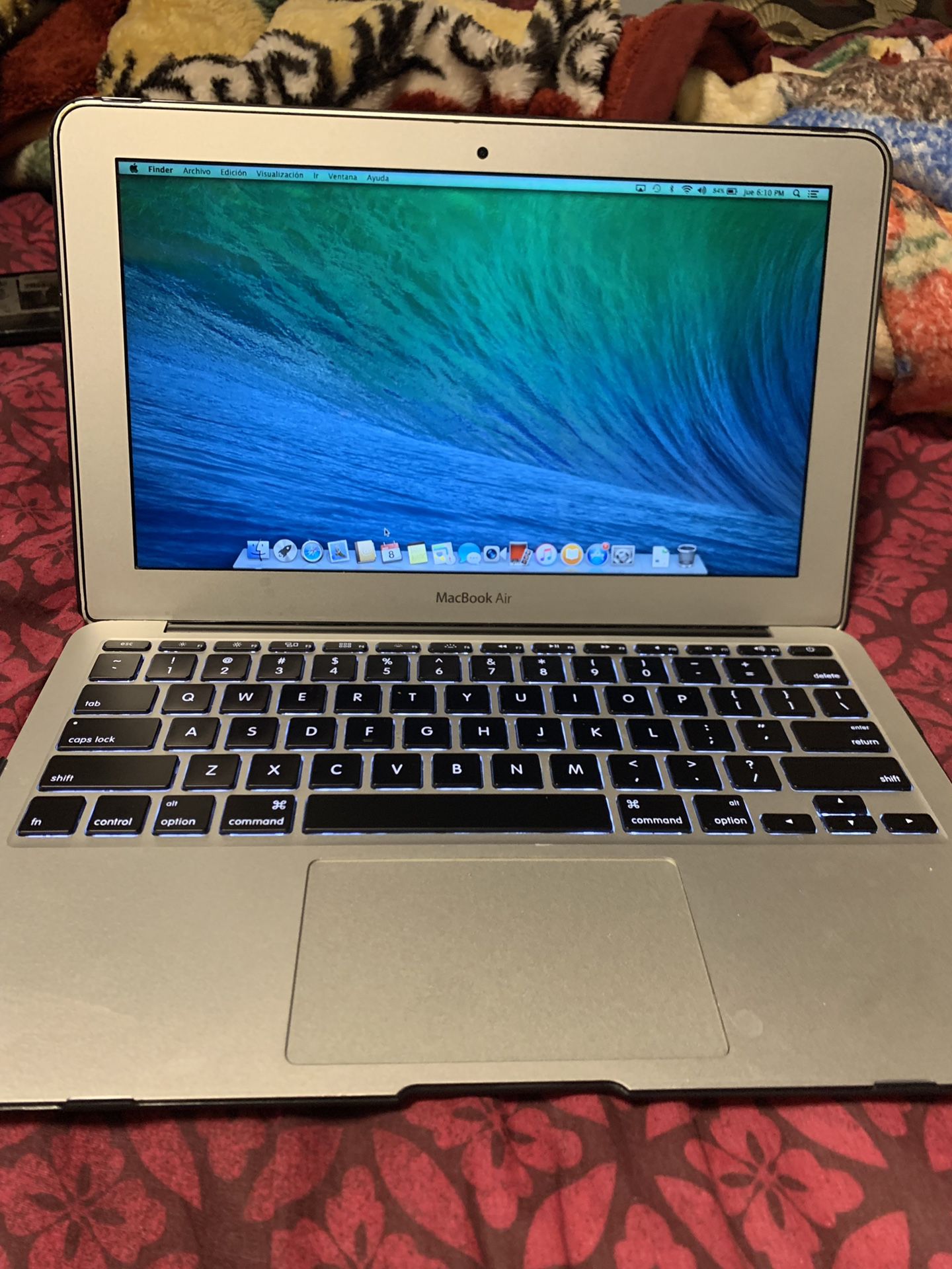 MacBook Air Core i5 11" 128GB (Mid-2014) - Solid Condition