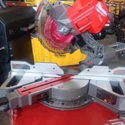 MILWAUKEE M18 CORDLESS FUEL BRUSHLES 7 1/4 IN MITER SAW 
