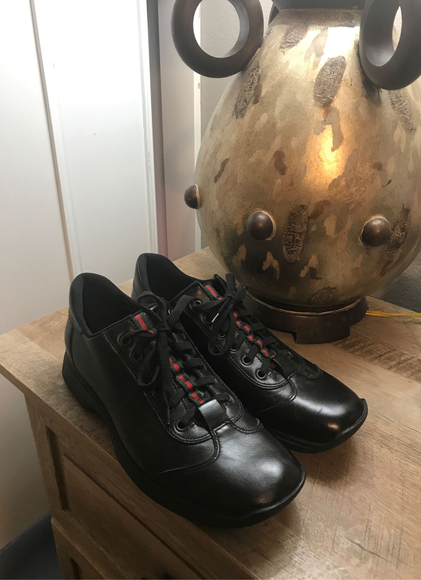 Authentic GUCCI sneakers size 9.5