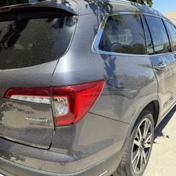 OEM Tow Hitch /Roof Rack Came Out Of 2020 Honda Pilot 