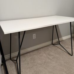 WHITE DESK 