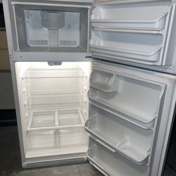 Full Functional Frigidaire White Refrigerator Top Freezer