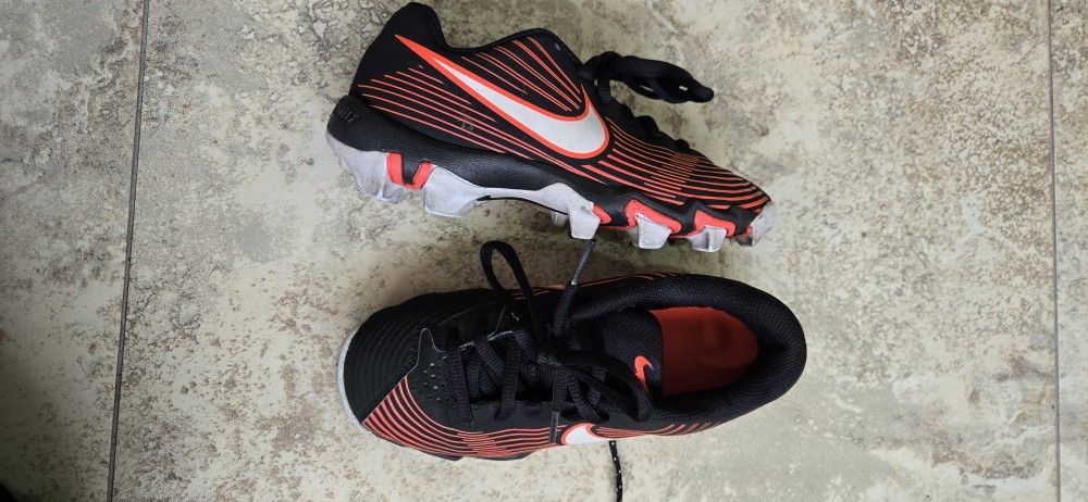 Nike Kids Boys Cleats Sz 13