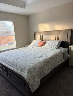 King bed with two drawers