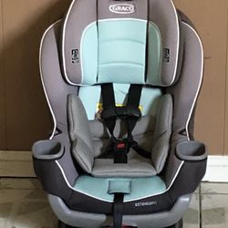 PRACTICALLY NEW GRACO EXTENDED 2FIT CONVERTIBLE CAR SEAT!!!!