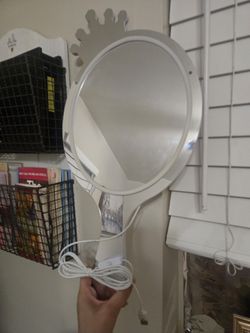 LED Wall-Mount Vanity Mirror w/ USB Brighten up your space with this LED vanity mirror! ✨
LED lighting with adjustable brightness (USB powered)
Can